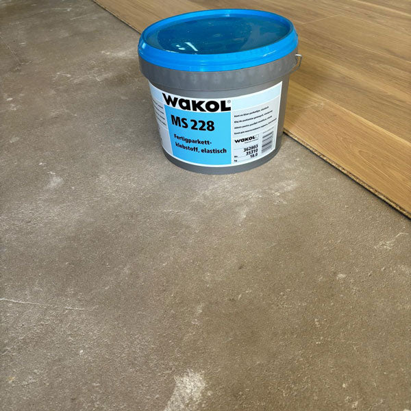 elastīga līme gatavu divslāņu un trīsslāņu parketa un dēļu pielīmēšanai uz gruntēta betona, finiera vai OSB. Labas īpašības ir tās ka šo līmi var viegli notīrīt ja līme ir nosmērējusies uz gatava parketa, nepaliek nekādi pleķi