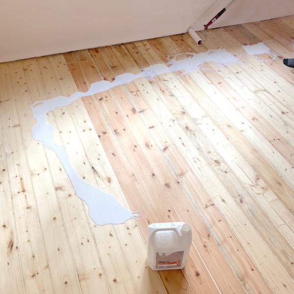 Anza Platinum mikrošķiedras lakošanas rullis nodrošina gludu un vienmērīgu pārklājuma tekstūru, kas ir īpaši svarīgi koka grīdu un mēbeļu lakošanā. Baltās krāsas Platinum sērijas ruļļi ir izgatavoti no augstas kvalitātes mikrošķiedras, kas lieliski uzsūc un notur eļļas un ūdens bāzes lakas, beices un citus šķidrākus krāsošanas materiālus.